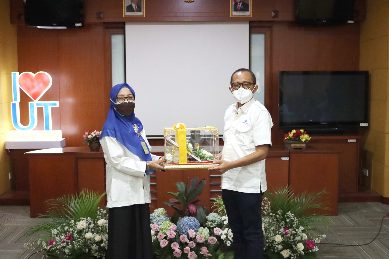 Pisah Sambut Direktur UT Semarang