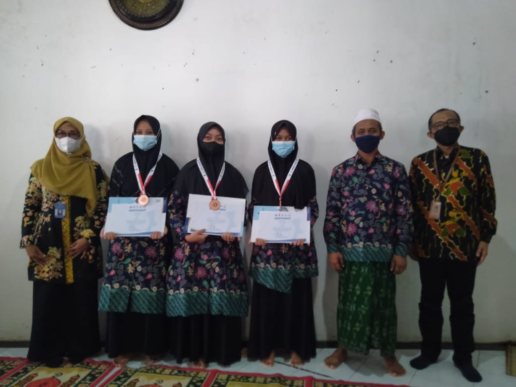Medali UT Buat Sang Juara Murotal