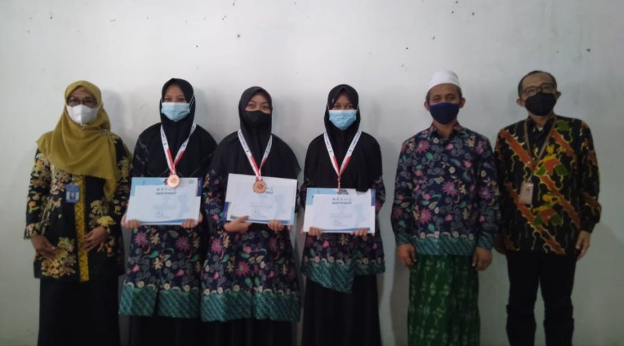 Medali UT Buat Sang Juara Murotal